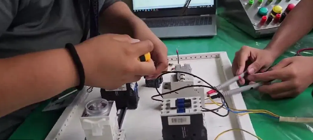 Práctica con circuitos electrónicos